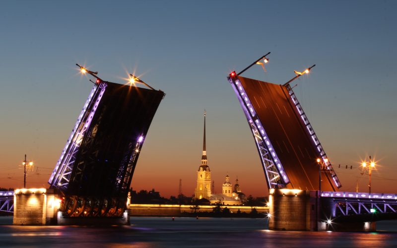 где посмотреть развод мостов в петербурге